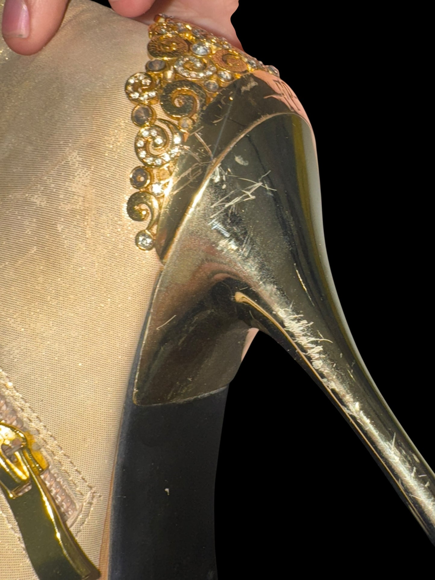 Золоті підбори, як El Dantes 36